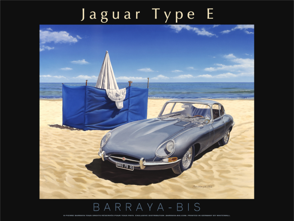 Affiche de Pierre Barraya Jag Type-E sur la plage avec paravent bleu