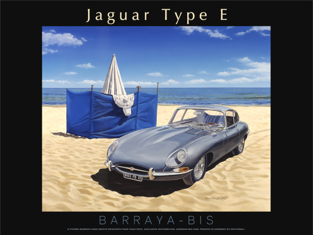 Affiche de Pierre Barraya Jag Type-E sur la plage avec paravent bleu
