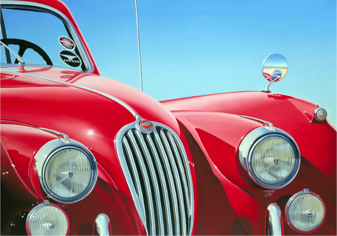 Gros plan sur une magnifique Jaguar rouge. Elle resplendit au soleil. / Barrayaa-bis
