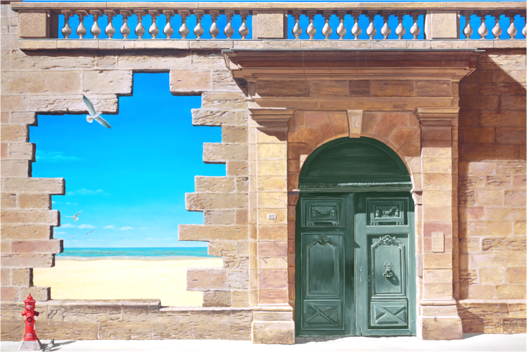 a travers le mur d'une maison bourjoise on appercoit la mer la plage, des mouettes et du soleil